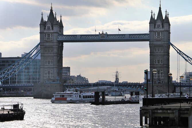 London Landmark Sightseeing Tour - The Picture-Perfect Tower Bridge