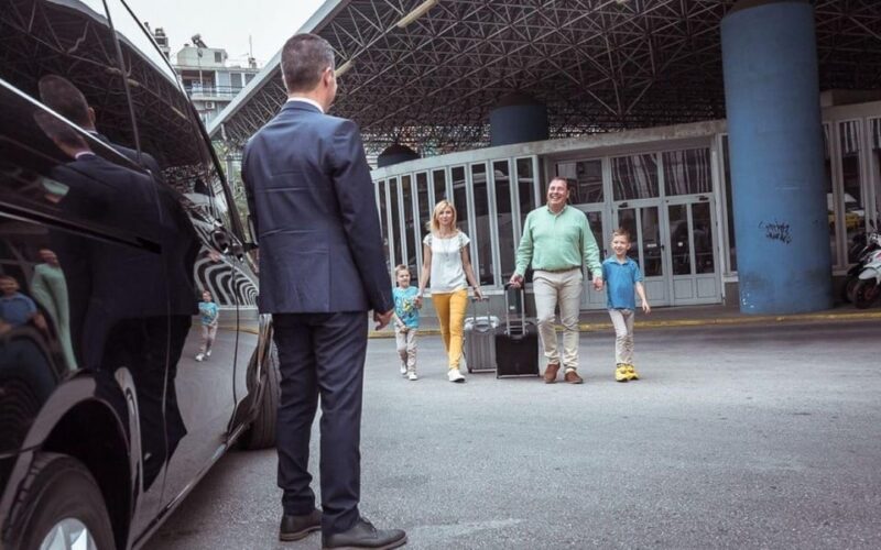 London Layover: Private Tour of Iconic Landmarks - How the Tour Starts: Pickup and Introduction