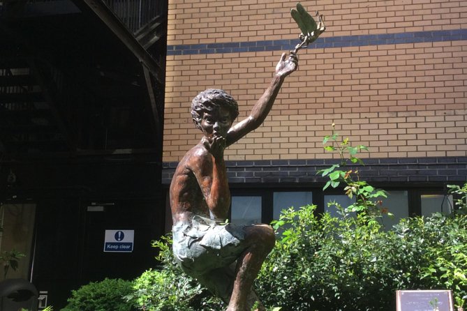 London Literary Private Walking Tour Of Bloomsbury - Coram’s Fields and Philanthropic Roots