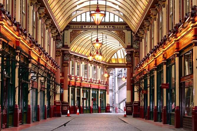 London Local Fashion Designers Shopping Tour with a Stylist - Key Points