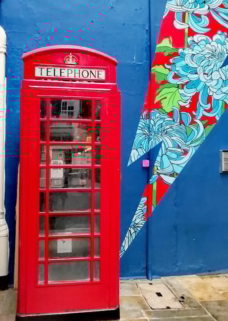 London: 'London Rocks!' Private Music Walking Tour in Soho - Exploring Fashion and Music on Carnaby Street and Surroundings