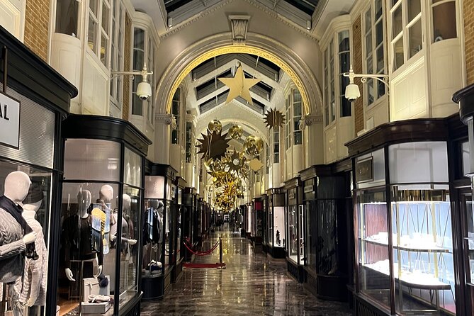 London Magical Christmas Walking Tour with Guide - West End Theatres and Architectural Landmarks