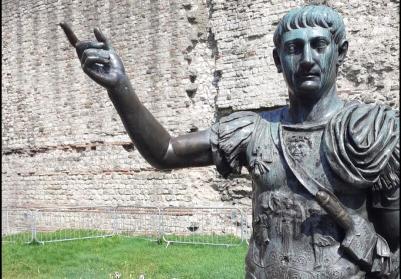 London: Medieval History Walking Tour from The Tower - The Expert Guide and Storytelling Approach