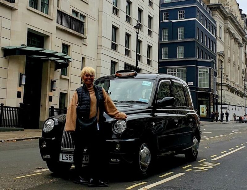 London: Monuments & Back Streets Guided Tour in Black Taxi - Key Points