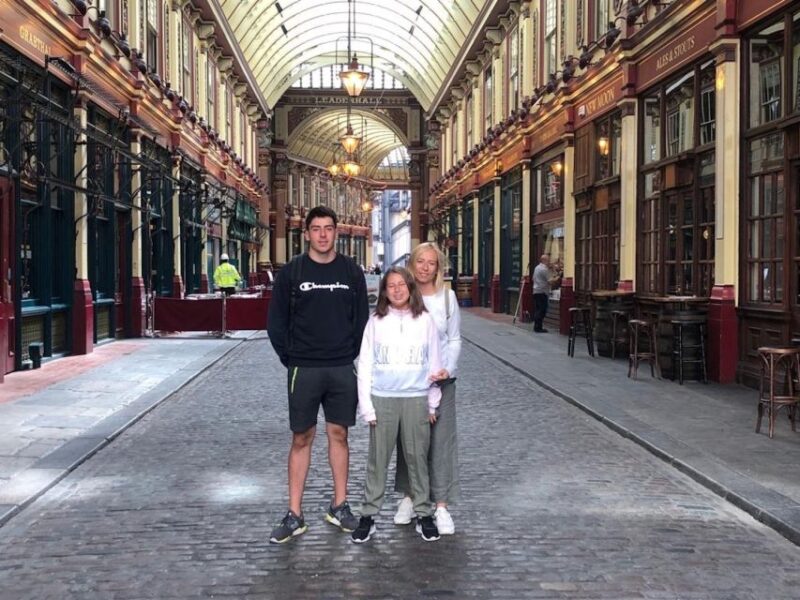 London: Monuments & Back Streets Guided Tour in Black Taxi - Discovering Hidden Corners and Lesser-Known Sites