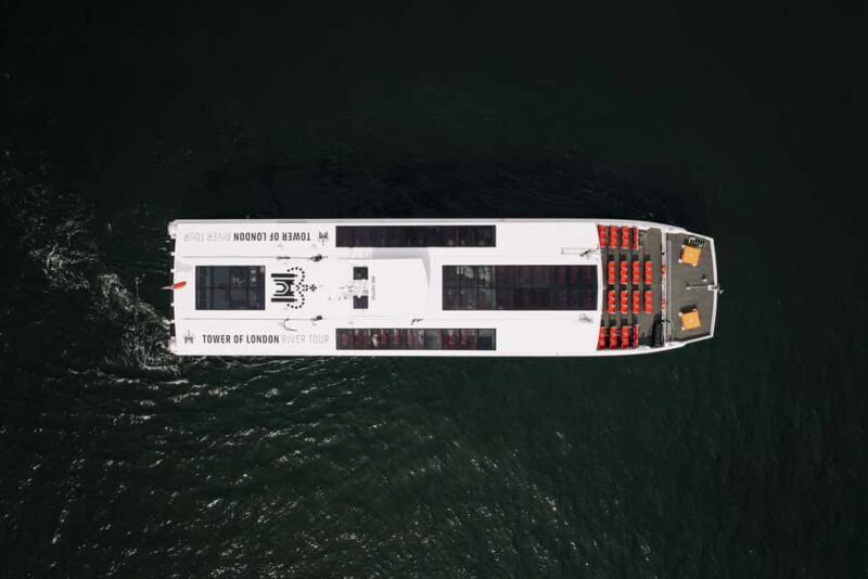 London: New Years Eve Cruise aboard the Silver Raven - Festive Atmosphere With Welcome Drinks and Live Music