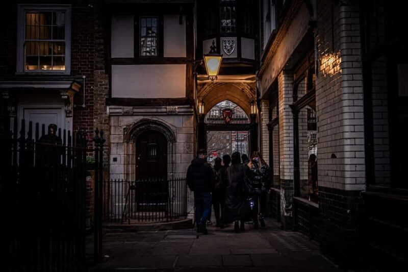 London Night Walking Tour: Ghosts & Haunting Legends - Exploring the Haunted Sites: From Charterhouse Square to Clink Prison