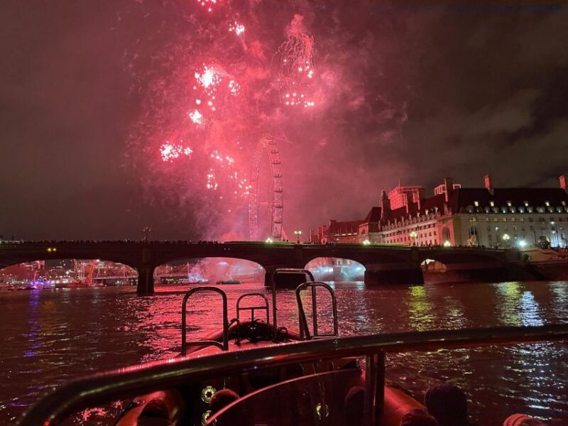 LONDON: NYE 2025 Fireworks PRIVATE BOAT - Front Row Views - Key Points