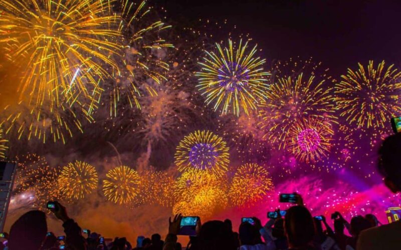 London: NYE Fireworks, Dinner & Cable Car Experience - Key Points