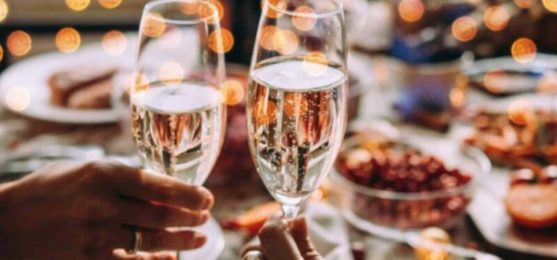 London: NYE Fireworks, Dinner & Cable Car Experience - The Setting in South East England and Starting Time