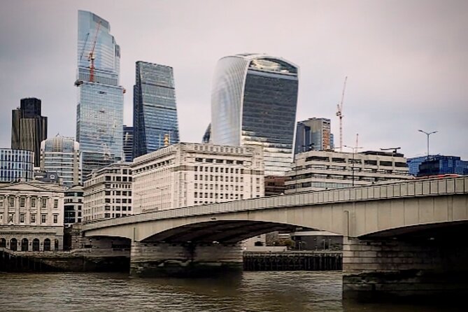 London Past & Present Backstreet Historical Tour - London Bridge and Its Historic Tales