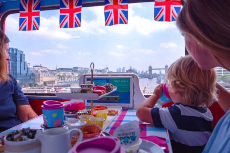London: Peppa Pig Afternoon Tea Bus Tour with Audio Guide - London: Peppa Pig Afternoon Tea Bus Tour with Audio Guide Overview