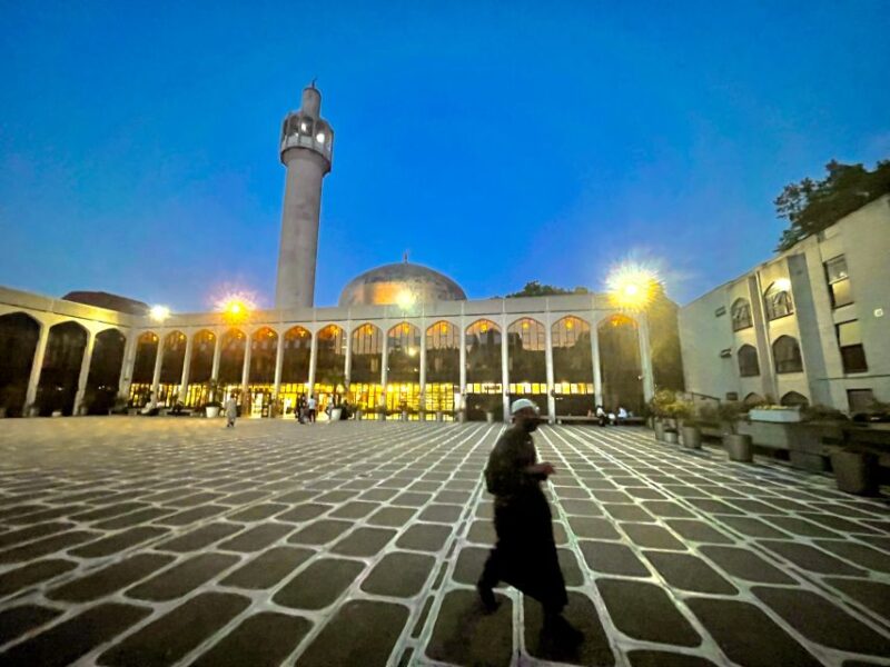 London : Photography Tour with a Professional Photographer - Capture Londons Hidden Corners with a Skilled Photojournalist