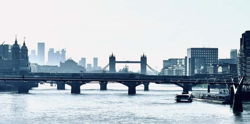 London : Photography Tour with a Professional Photographer - Exploring Neighborhood Options: Southbank, East End, Camden, or Brixton