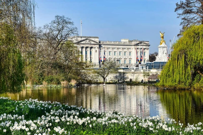 London: Premium 20+ Sights Tour with Expert Local Guide - Witnessing the Changing of the Kings Guards at Horse Guards Parade