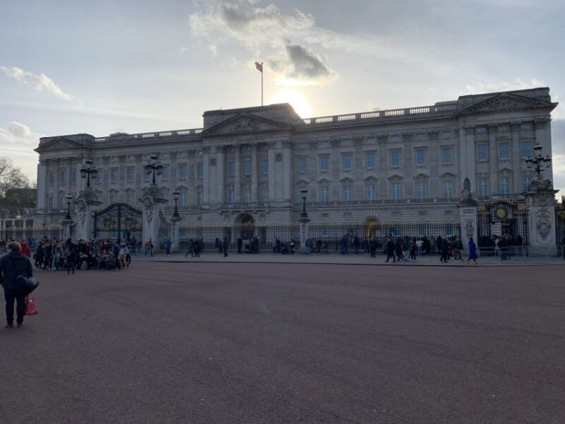 London: Private 3-Hour Family-Friendly Highlights Tour - Walking Down to Downing Street and Buckingham Palace