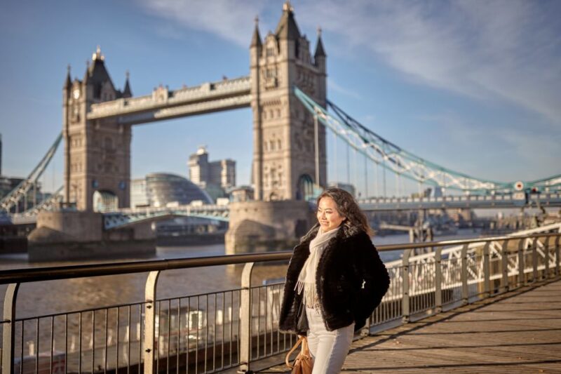 London: Private 30-Minute Photo Shoot at Tower Bridge - Iconic London Backdrops for Your Photos