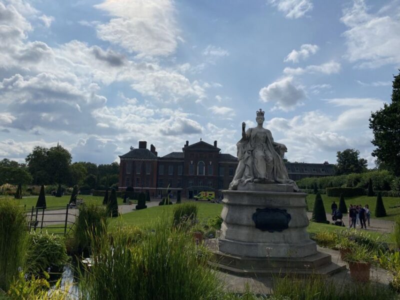 London: Private 6 Hour Walking and Driving London Tour - Walking and Photo Opportunities at Iconic Sites