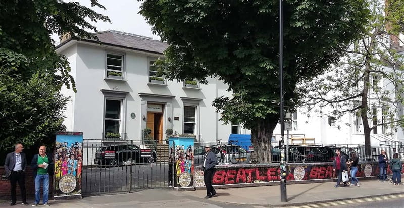 London: Private Beatles & Rock Superstar Tour - Hotel Pickup - Visiting the Iconic Abbey Road and the Well-Known Crosswalk