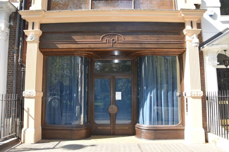 London: Private Beatles Taxi Tour - The Homes of Paul and Ringo and Royal Encounters