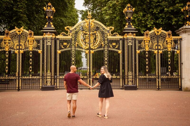 London: Private Couples Photography Session with Landmarks - Flexible Timing and Short Duration for Busy Schedules