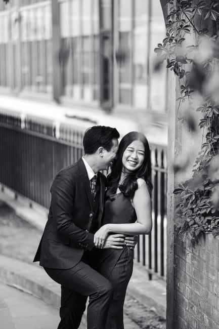 London: Private Engagement Photoshoot in the Big City - Exploring a Custom Route through London’s Best Landmarks