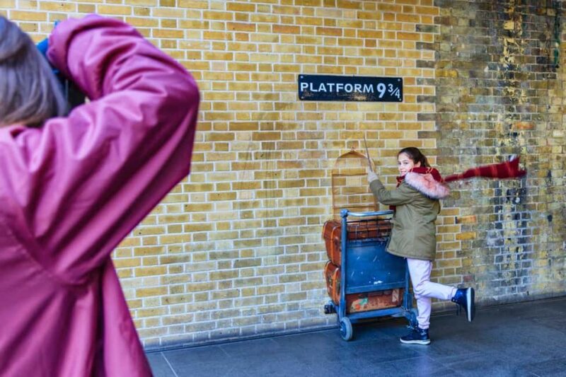 London: Private Family Tour, Natural History Museum & Games - Exploring Neal’s Yard and Seven Dials