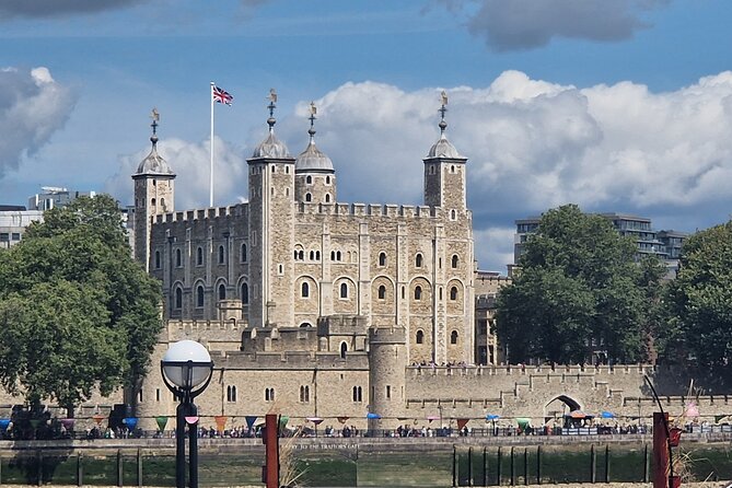 London Private Guided Taxi Tour - Modern London in the Royal Albert and Kensington Areas