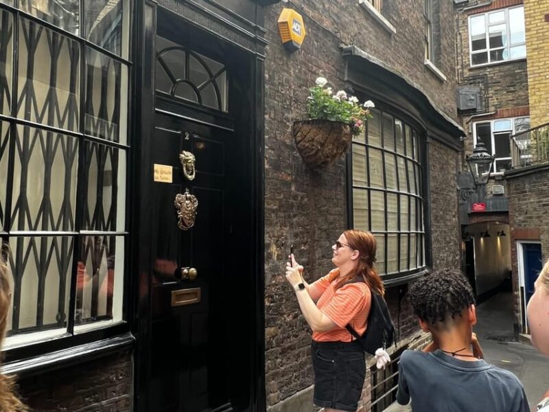 London: Private Magic Harry Potter Tour with Top Magician - Key Points