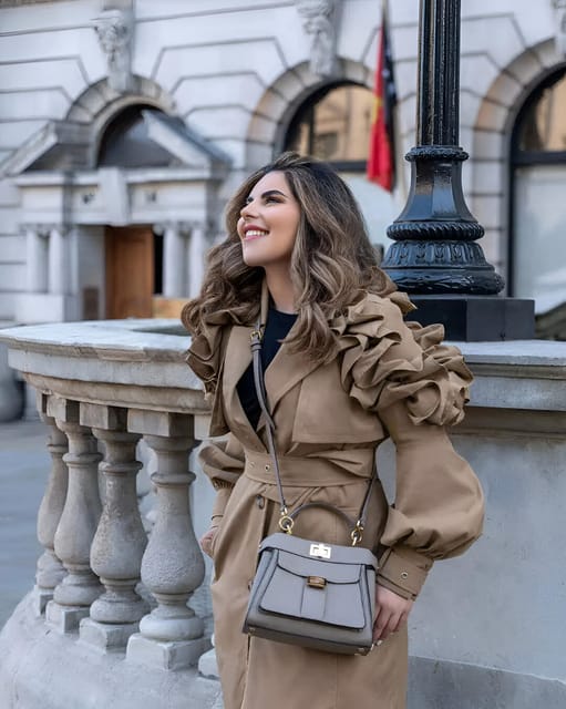 London: Private Photoshoot with Professional Photographer - The Meeting Spot: Easy Access at Piccadilly Circus
