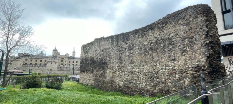 London: Private Secret London Tour with Local Expert - Customization and Suitability for Different Demographics