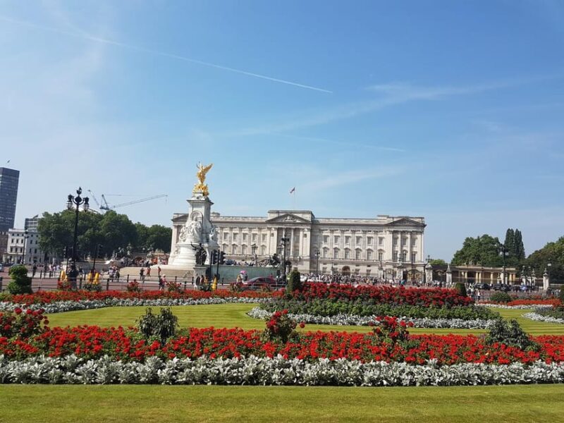 London: Private Taxi 50+ Sights Tour & Tower of London - Visiting the Tower of London: A Historic Finale