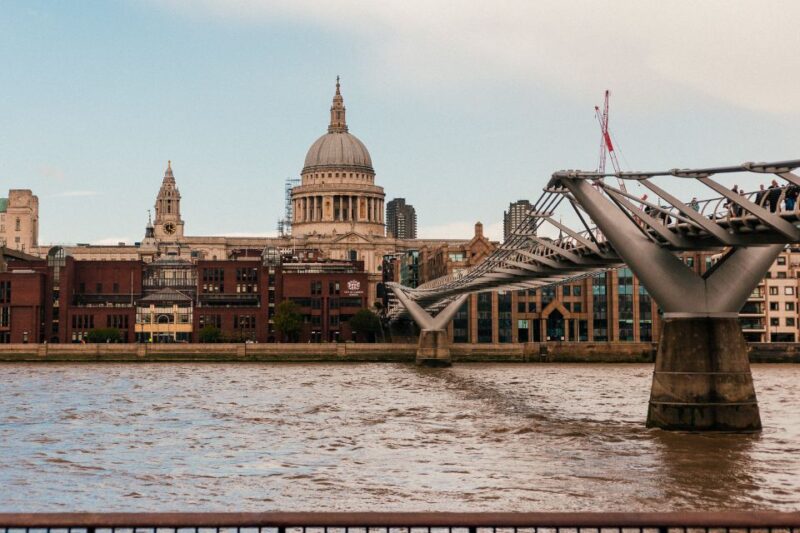 London: Private Tour with Locals  Highlights & Hidden Gems - Discovering Hidden Corners and Secret Spots