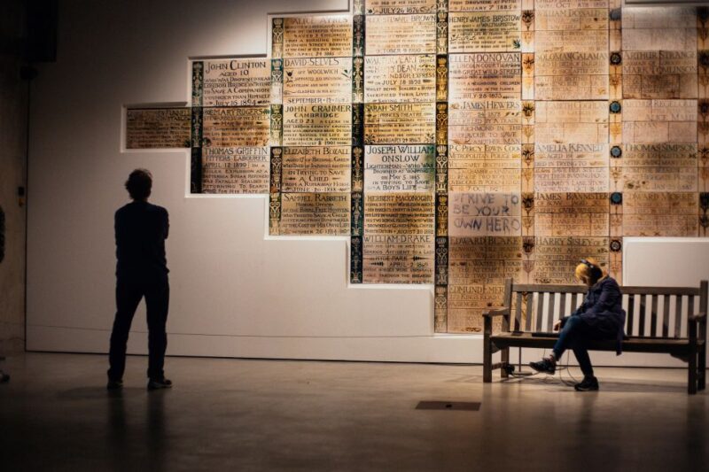 London: Private Tour with Locals  Highlights & Hidden Gems - The Guide: Knowledge, Personality, and Storytelling