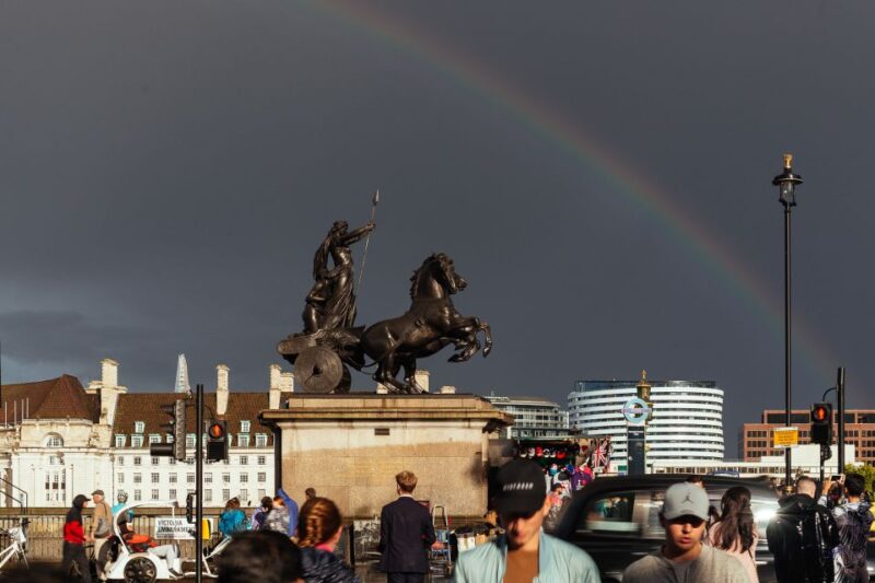 London: Private Tour with Locals  Highlights & Hidden Gems - Pacing, Physical Requirements, and Accessibility