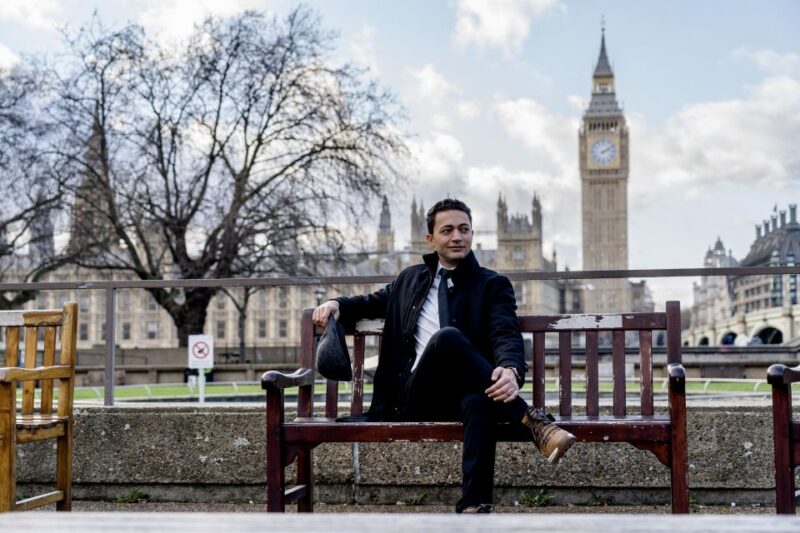 London: Private Vacation Photo Shoot - Customizable Locations for Your Photos