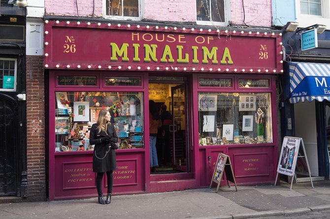 London Private Walking Tour: Notting Hill, Highlights & Markets - Trafalgar Square and Its Quirky Details