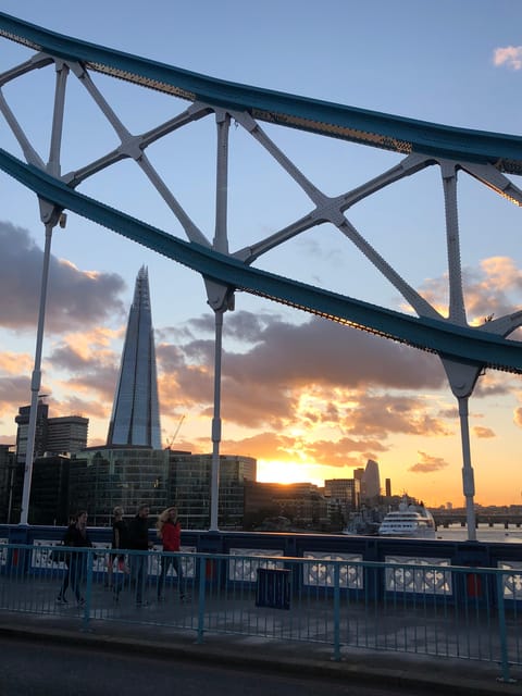 London River Walk and Hidden Gems Pub Hopping Experience - Visiting Historic Pubs Named After Pirates and Trade Routes