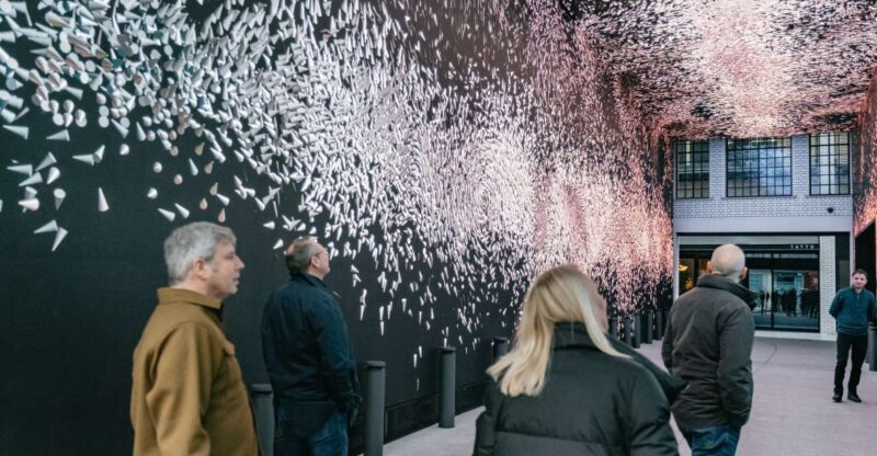 London: Rock and Roll Taxi Tour - Capturing the Iconic Locations Used in Music Videos and Album Covers