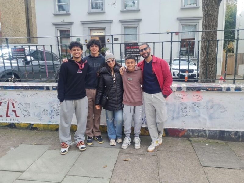 London: Rock N Roll Beatles Private Black Cab Tour - The Gibson Garage and Rock Merchandise Savings