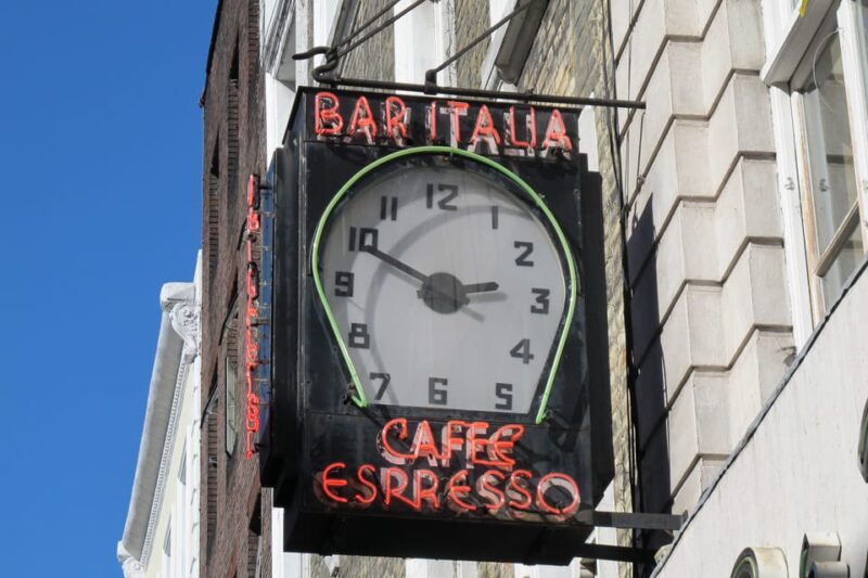 London: Rock 'n' Roll History Tour - The Vibrant Streets of Chelsea and Notting Hill