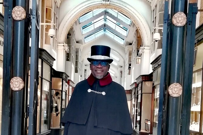 London Rocks! Private Music Walking Tour in Soho 2hrs - Berwick Street Market and Oasis’s Album Cover