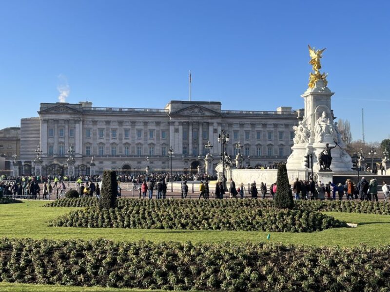London: Royal Family and Changing of the Guards Walking Tour - Explore Londons Royal Palaces with a Local Guide