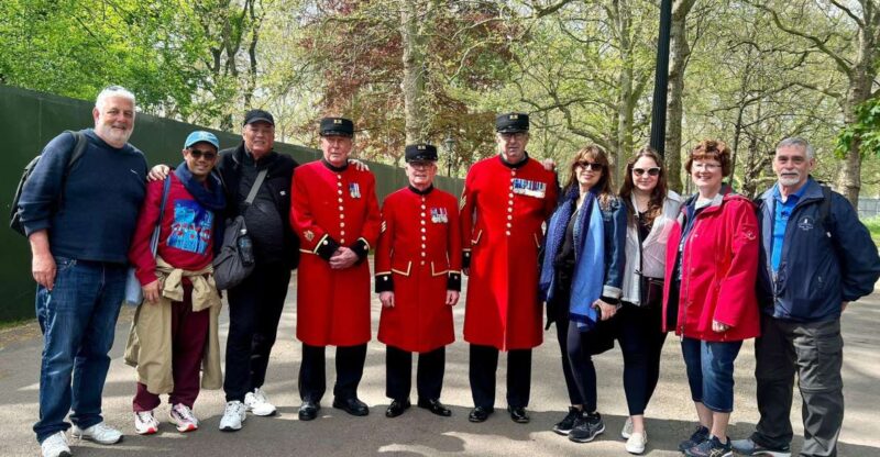 London: Royal Family and Changing of the Guards Walking Tour - Visiting Memorials and Statues of Royals