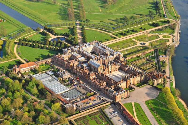 London: Royal Hampton Court Guided Tour with Afternoon Tea - Restored Sunken Gardens and Tudor Kitchens