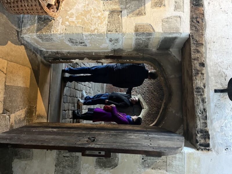 London: Royal Hampton Court Guided Tour with Afternoon Tea - Full Access to Hampton Court Gardens and the Palace