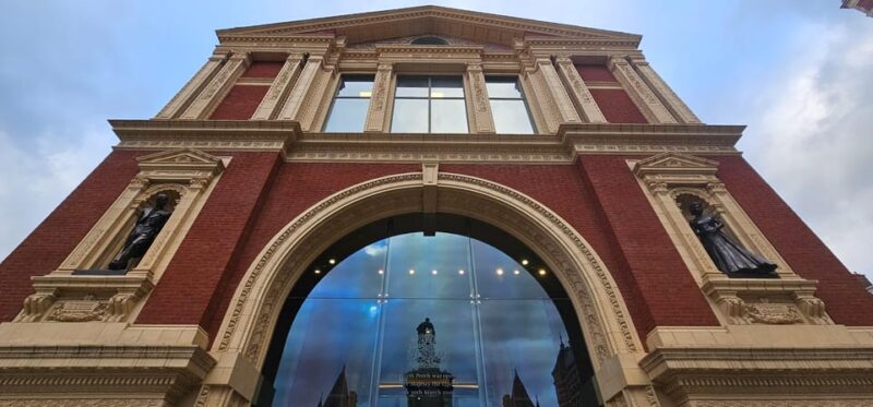 London: Royal Kensington Walking Tour - Practical Details: Meeting Point, Group Size, and Flexibility