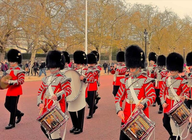 London: Royal Rascals and Scandalous Sovereigns Walking Tour - Key Points