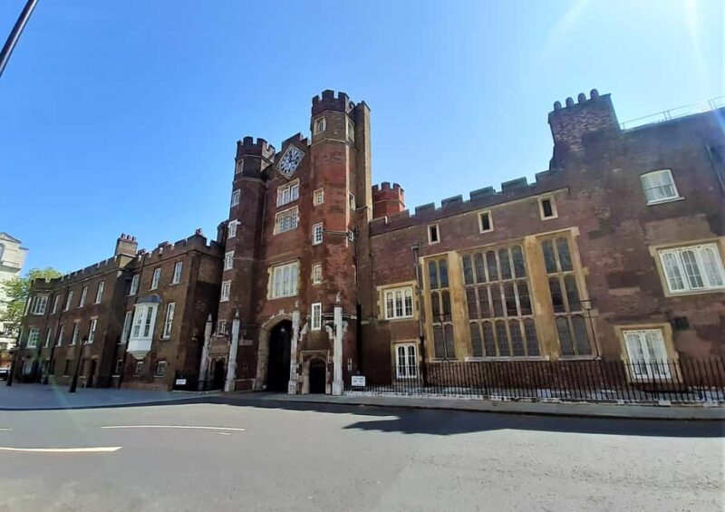 London: Royal Rascals and Scandalous Sovereigns Walking Tour - The Mad, the Bad, and the Quite Nice Monarchs