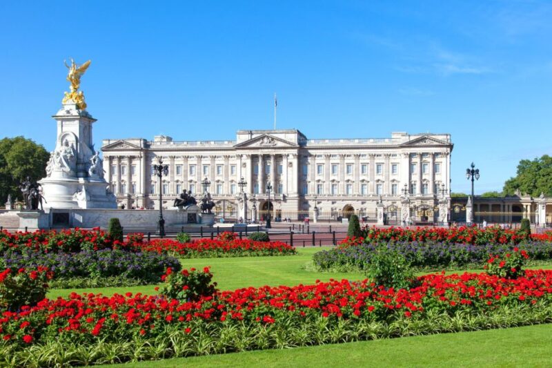 London: Royal Tour w/ timed entry to Buckingham Palace Entry - Wellington Arch and Its Royal Significance